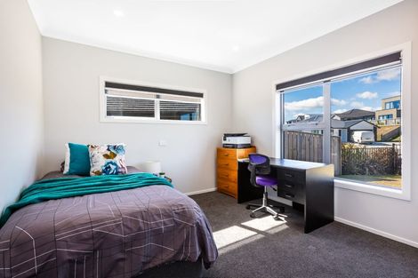 Photo of property in 21 Rotorua Grove, Aotea, Porirua, 5024