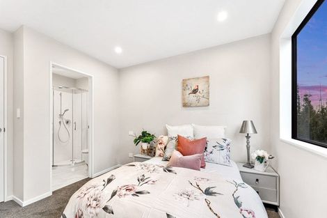 Photo of property in 15 Don Oliver Lane, Glen Eden, 0602