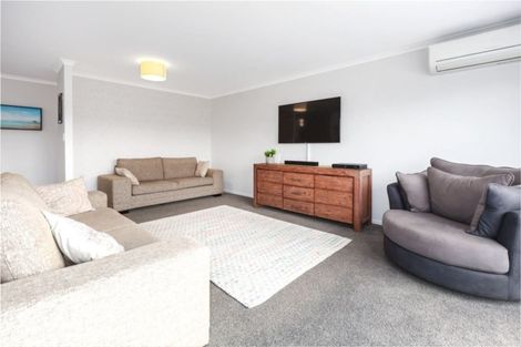 Photo of property in 1 Banks Boulevard, Whitby, Porirua, 5024