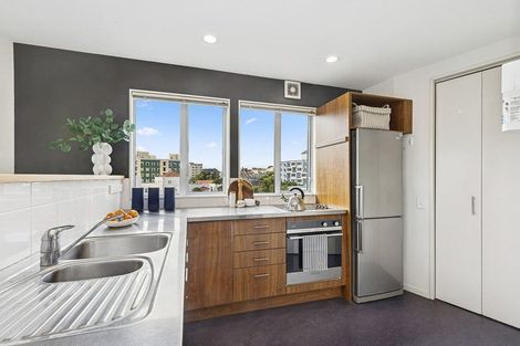 Photo of property in Winslow Apartments, 12/2 Ohiro Road, Aro Valley, Wellington, 6021