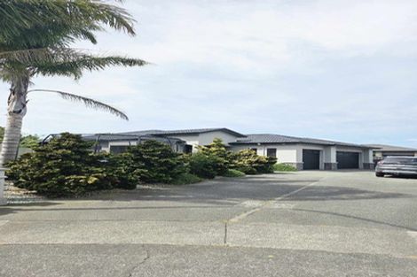 Photo of property in 39 Heynes Place, Clive, 4102