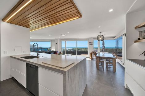 Photo of property in Weekeston Apartments, 2 Nobs Line, Strandon, New Plymouth, 4312