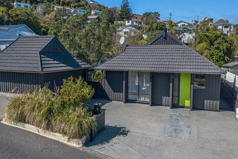 Photo of property in 16 Omar Street, Khandallah, Wellington, 6035