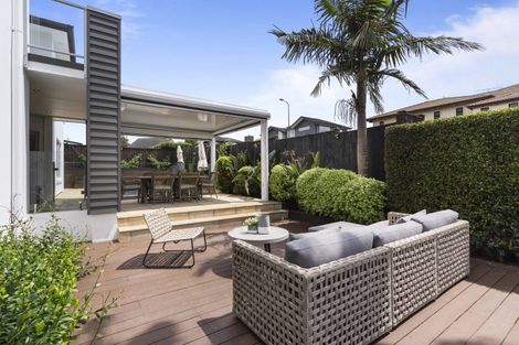 Photo of property in 14 Tranquility Rise, Mellons Bay, Auckland, 2014