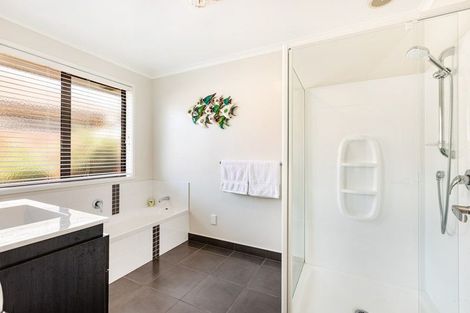 Photo of property in 3 Mcgregor Place, Paraparaumu, 5032