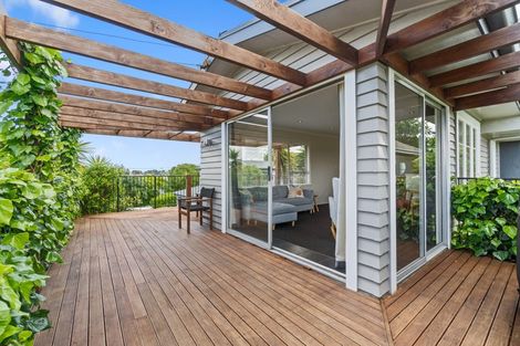 Photo of property in 6 Charles Crescent, Beerescourt, Hamilton, 3200