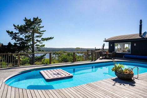 Photo of property in 562 Ocean View Road, Te Arai, Wellsford, 0975