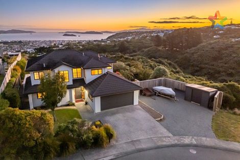 Photo of property in 9 Oceanview Terrace, Tirohanga, Lower Hutt, 5010