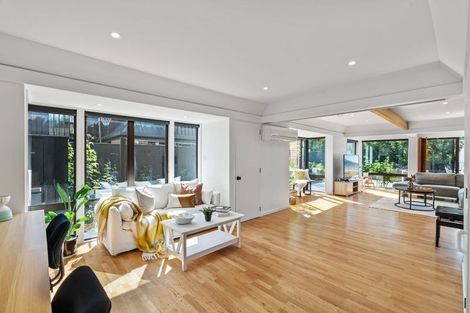 Photo of property in 2/143 Straven Road, Fendalton, Christchurch, 8014