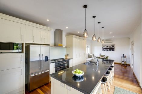 Photo of property in 44 Busby Hill, Havelock North, 4130