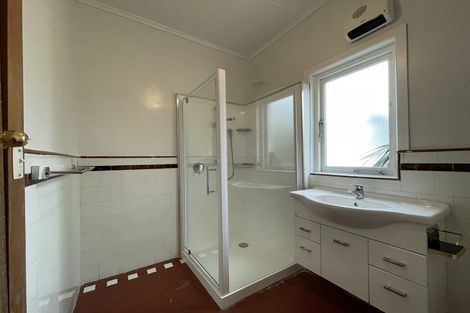 Photo of property in 492 Blockhouse Bay Road, Blockhouse Bay, Auckland, 0600