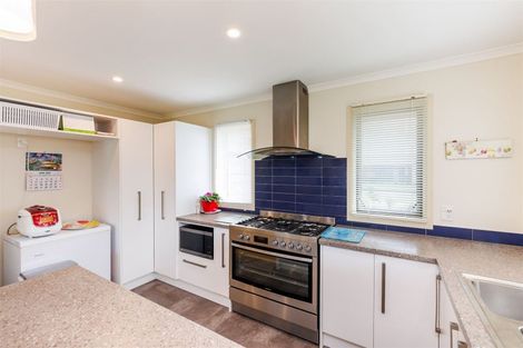 Photo of property in 14 Atlantic Drive, Fitzherbert, Palmerston North, 4410