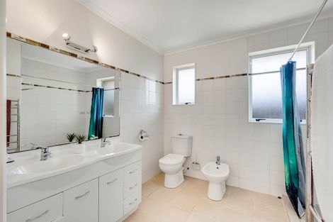 Photo of property in 10 Kowhai Street, Hamilton Lake, Hamilton, 3204