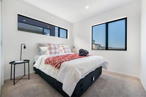 Photo of property in 7/90 Picasso Drive, West Harbour, Auckland, 0618