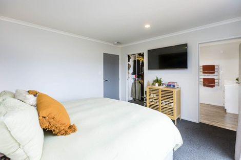 Photo of property in 23 Percy Kinsman Crescent, Riverstone Terraces, Upper Hutt, 5018