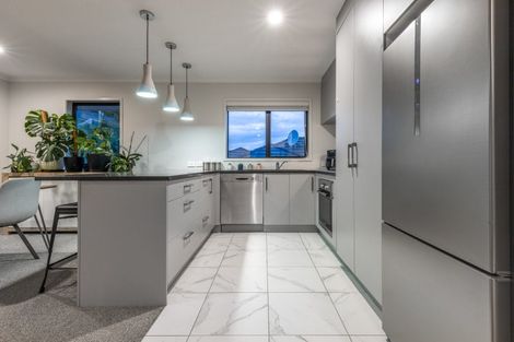 Photo of property in 28 Mooring Close, Whitby, Porirua, 5024