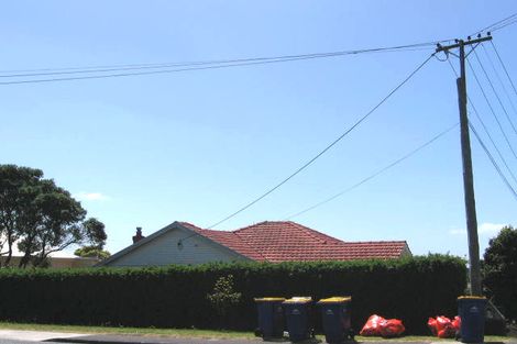Photo of property in 2/51 Birkdale Road, Birkdale, Auckland, 0626