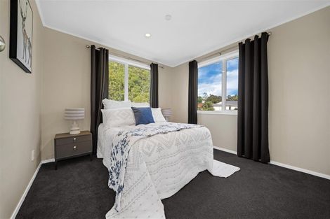 Photo of property in 19 Deverell Place, Northcross, Auckland, 0632