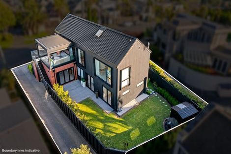 Photo of property in 10 Vaughan Crescent, Murrays Bay, Auckland, 0630