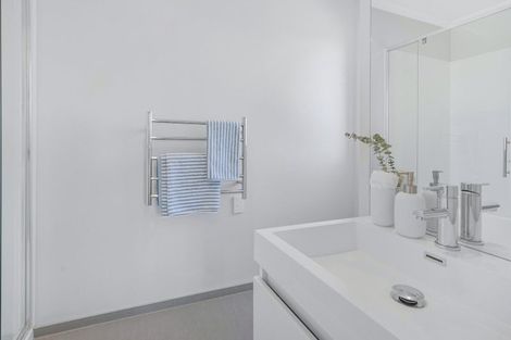 Photo of property in 1/1 Hibiscus Avenue, Hamilton Lake, Hamilton, 3204