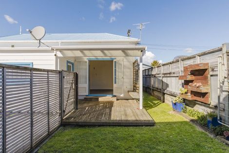 Photo of property in 1/30 Bulteel Street, New Plymouth, 4310