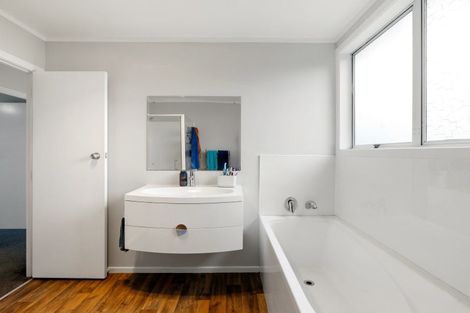 Photo of property in 44 Morrow Avenue, St Andrews, Hamilton, 3200