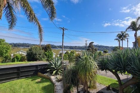 Photo of property in 3 The Terrace, Herald Island, Auckland, 0618