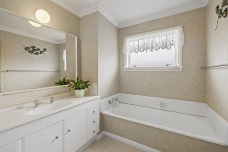 Photo of property in 410 Devon Street West, Lynmouth, New Plymouth, 4310