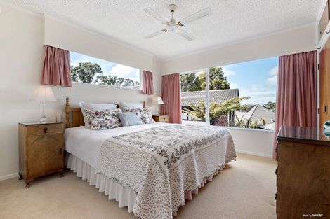 Photo of property in 35 Montgomery Avenue, Rothesay Bay, Auckland, 0630