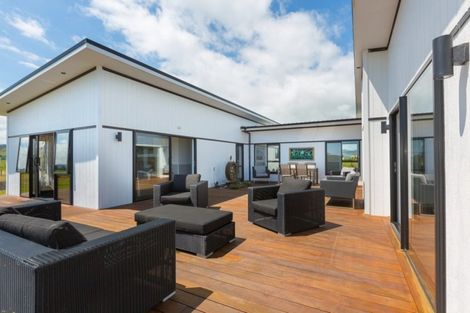 Photo of property in 71 Carrs Road, Urenui, 4377