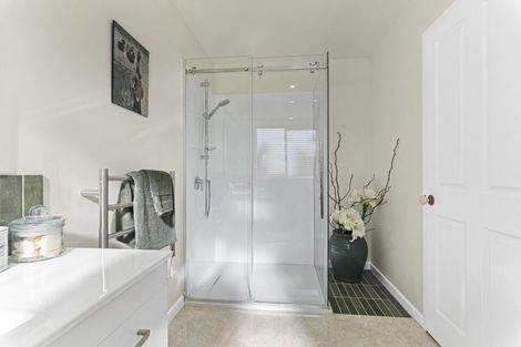 Photo of property in 3 Waiwera Place, Merrilands, New Plymouth, 4312