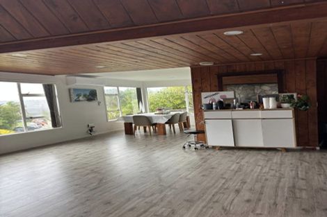 Photo of property in 15 Noeleen Street, Glenfield, Auckland, 0629