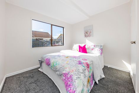 Photo of property in 2/72 Weymouth Road, Manurewa, Auckland, 2102