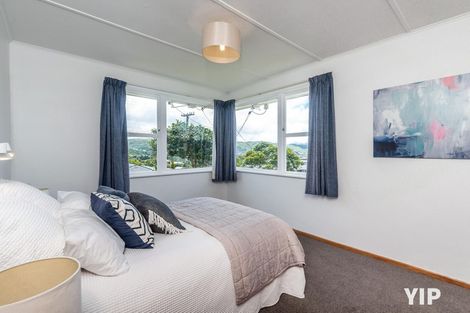 Photo of property in 5 Catherine Crescent, Paparangi, Wellington, 6037