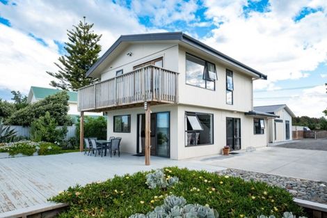 Photo of property in 37 Clifton Road, Haumoana, 4102