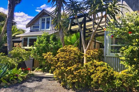 Photo of property in 5 Rayner Road, Piha, New Lynn, 0772