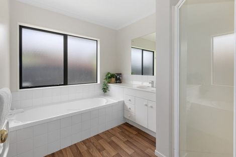 Photo of property in 18 Fendalton Drive, Rototuna, Hamilton, 3210