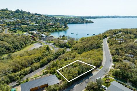 Photo of property in 9 Parawera Drive, Acacia Bay, Taupo, 3330