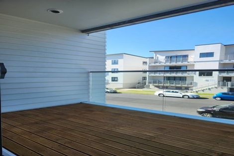 Photo of property in 1f/136 Stancombe Road, Flat Bush, Auckland, 2016