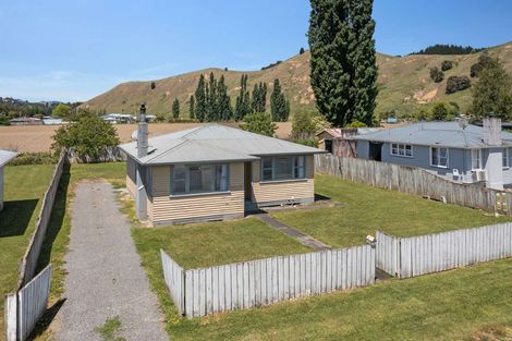 Photo of property in 10 Currie Street, Te Karaka, 4022