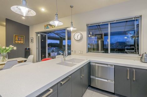 Photo of property in 14 Charlotte Way, Raumati South, Paraparaumu, 5032