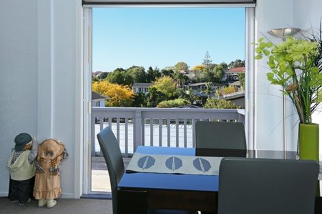 Photo of property in 10 Longreach Drive, Sunnyvale, Auckland, 0612