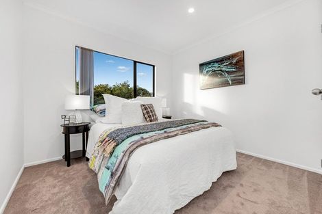 Photo of property in 97 Mt Lebanon Crescent, The Gardens, Auckland, 2105