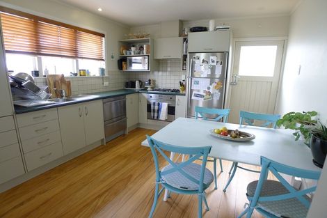 Photo of property in 1/50 Sylvan Avenue, Northcote, Auckland, 0627
