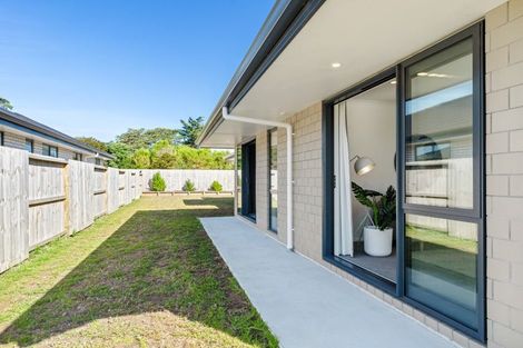 Photo of property in 77 Kaurinui Crescent, One Tree Point, 0118