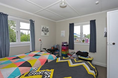 Photo of property in 18 Robert Street, Marton, 4710