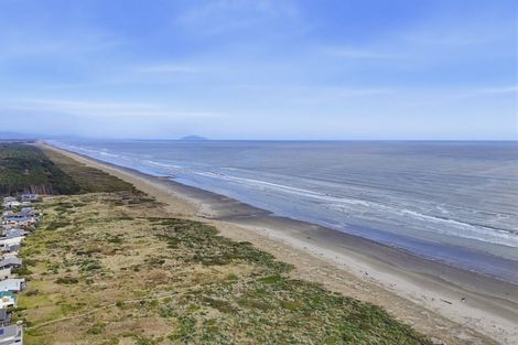 Photo of property in 69 Park Avenue, Waitarere Beach, Levin, 5510