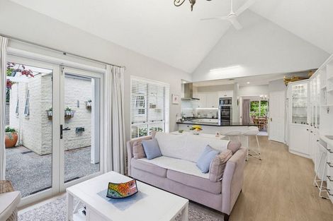 Photo of property in 5 Patterson Grove, Waikanae, 5036