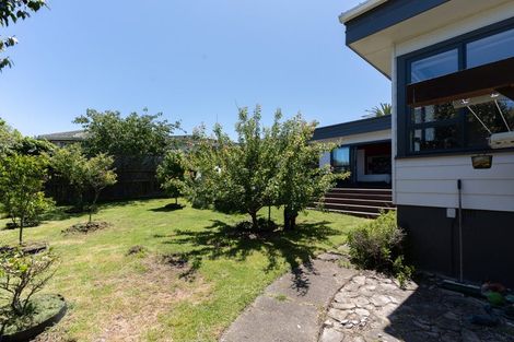 Photo of property in 40 Kapiti Crescent, Titahi Bay, Porirua, 5022