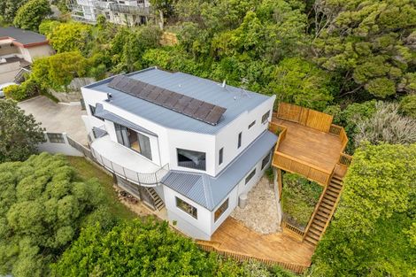 Photo of property in 8a Kiriwai Road, Paremata, Porirua, 5024